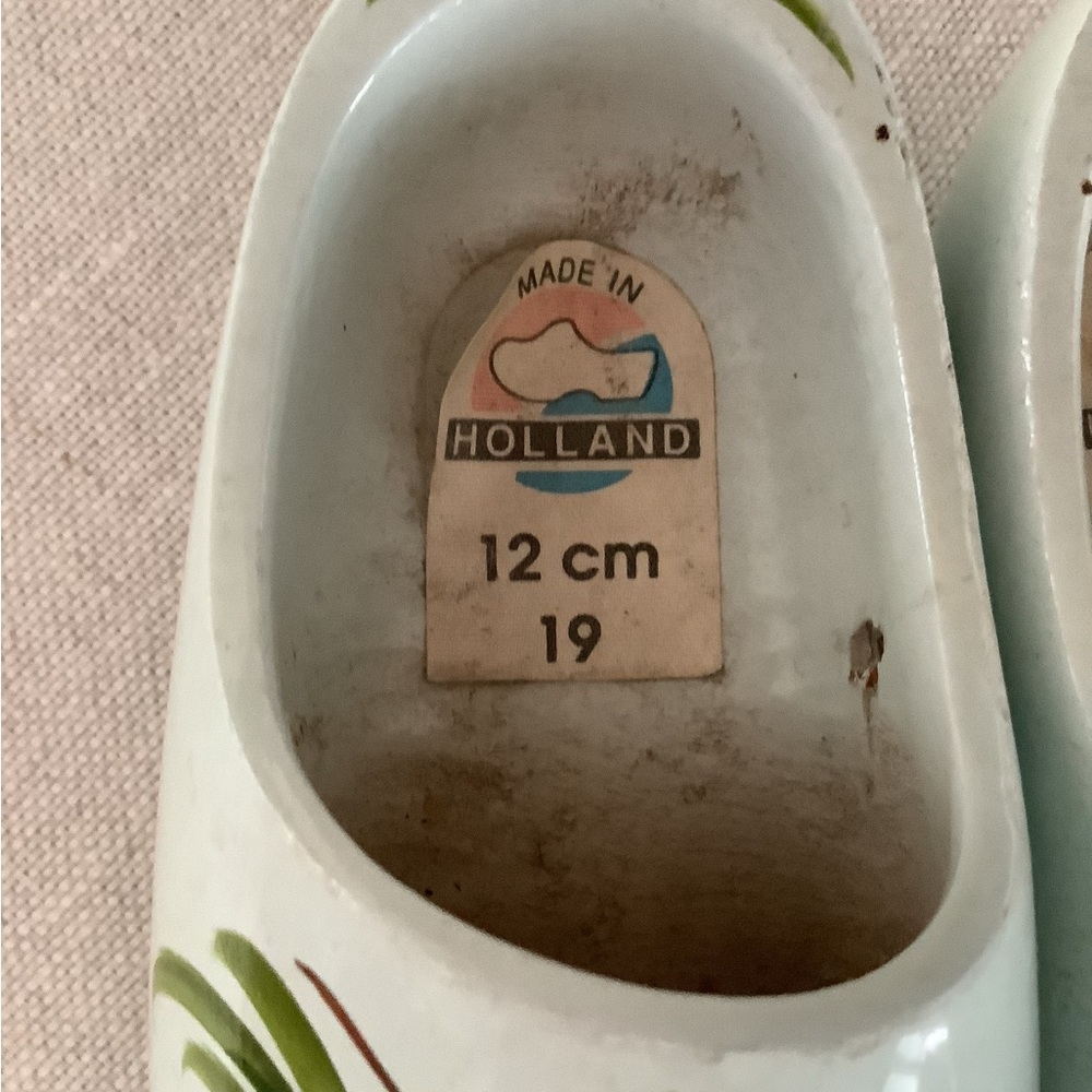 Vintage hand, painted wooden shoes - Picture 6 of 7